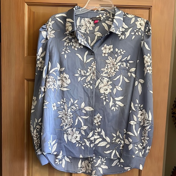Vince Camuto Blue Floral Blouse NWOT - Picture 1 of 3